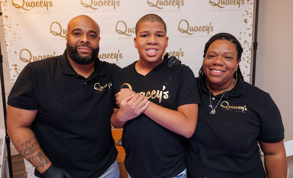 Quacey's Wings & Drinks family.